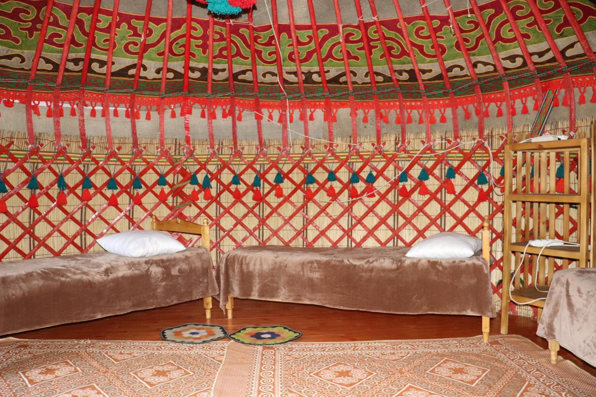 Happy Nomads Yurts & Hostel Karakol Exterior foto