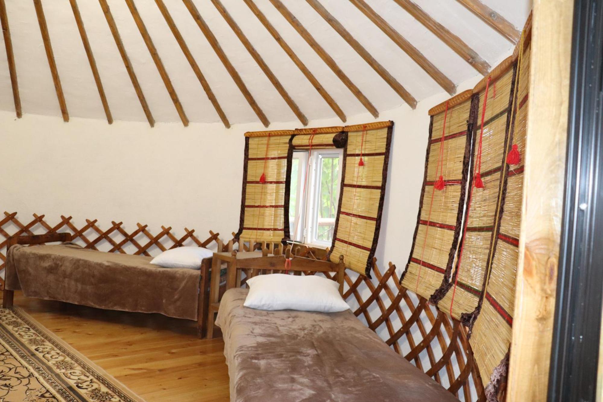 Happy Nomads Yurts & Hostel Karakol Exterior foto