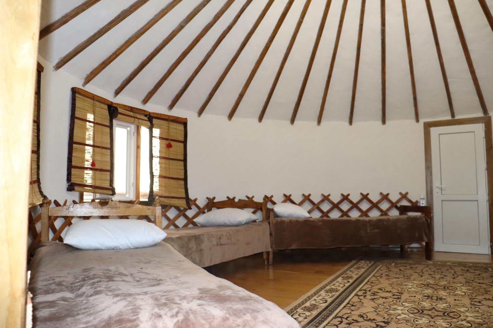 Happy Nomads Yurts & Hostel Karakol Exterior foto