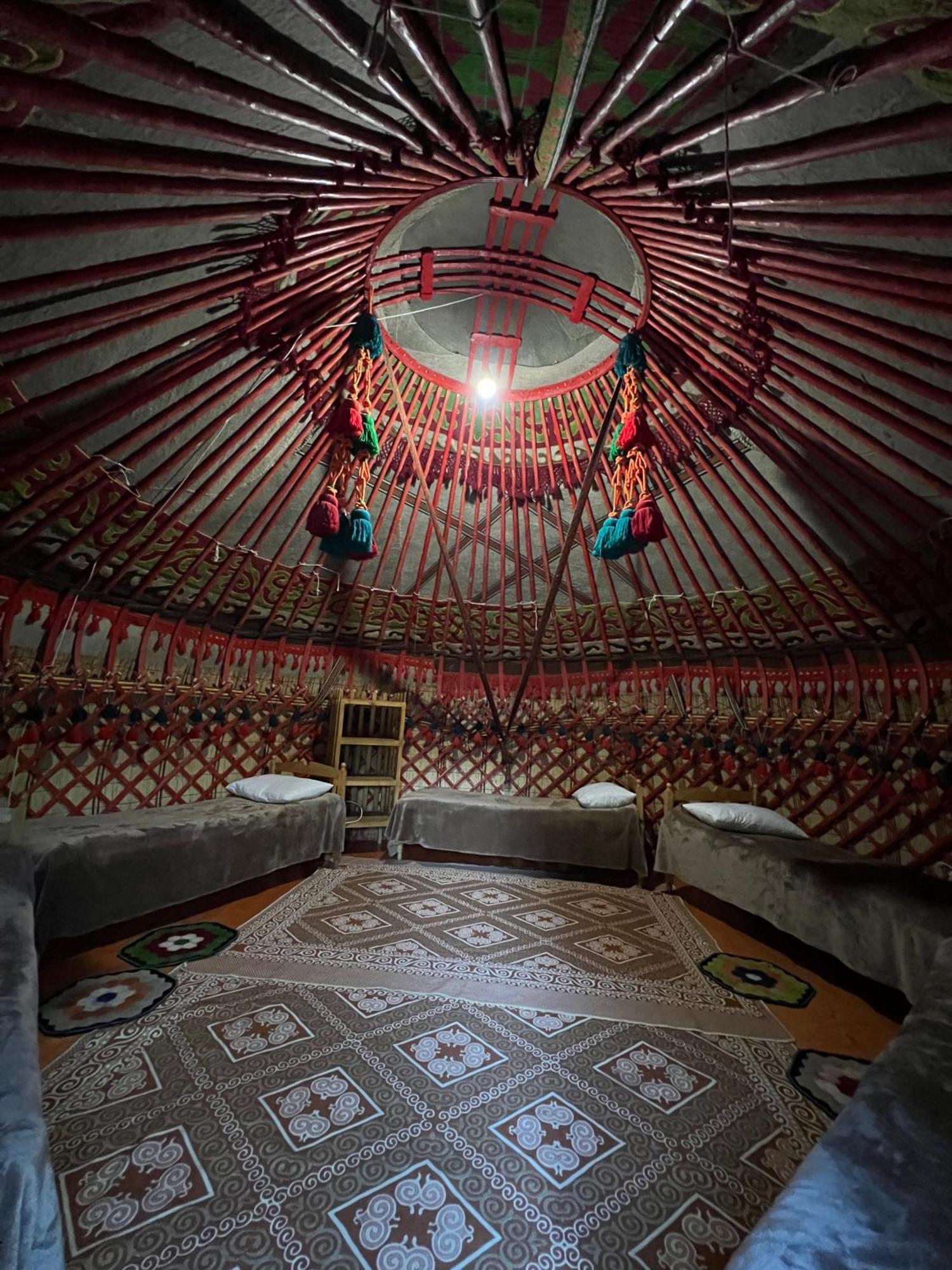 Happy Nomads Yurts & Hostel Karakol Exterior foto