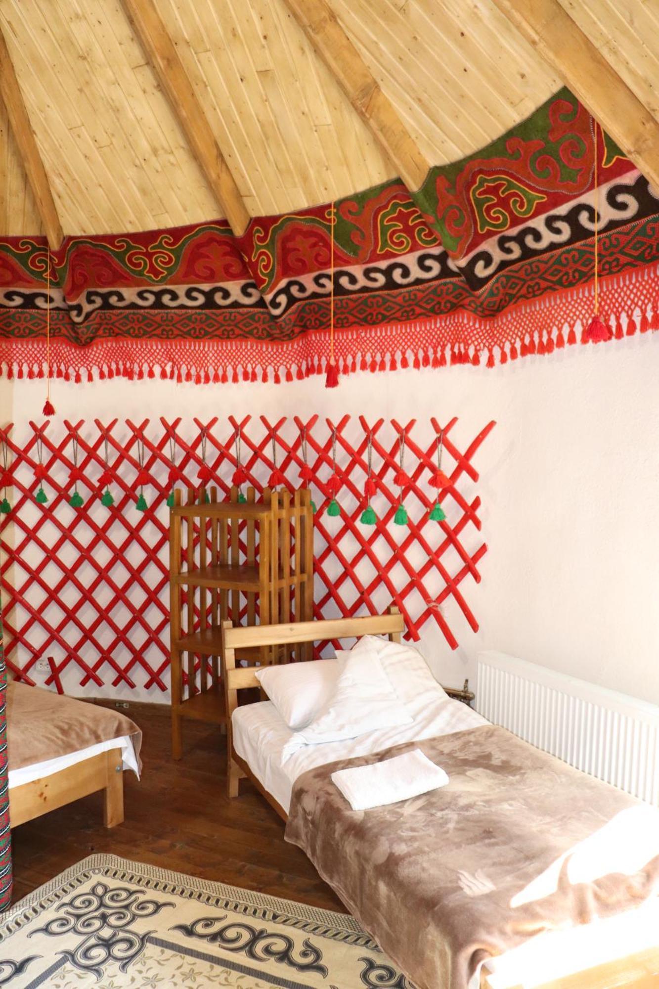Happy Nomads Yurts & Hostel Karakol Exterior foto