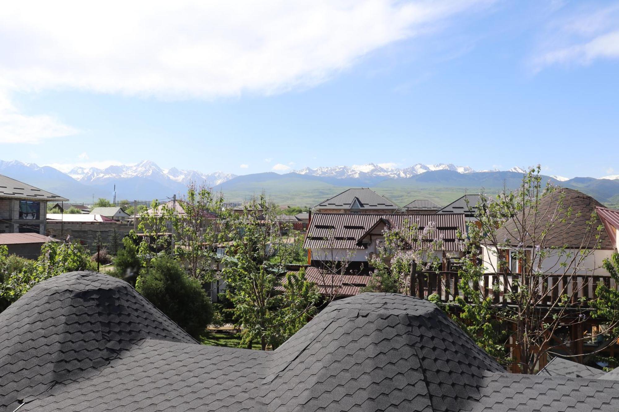 Happy Nomads Yurts & Hostel Karakol Exterior foto