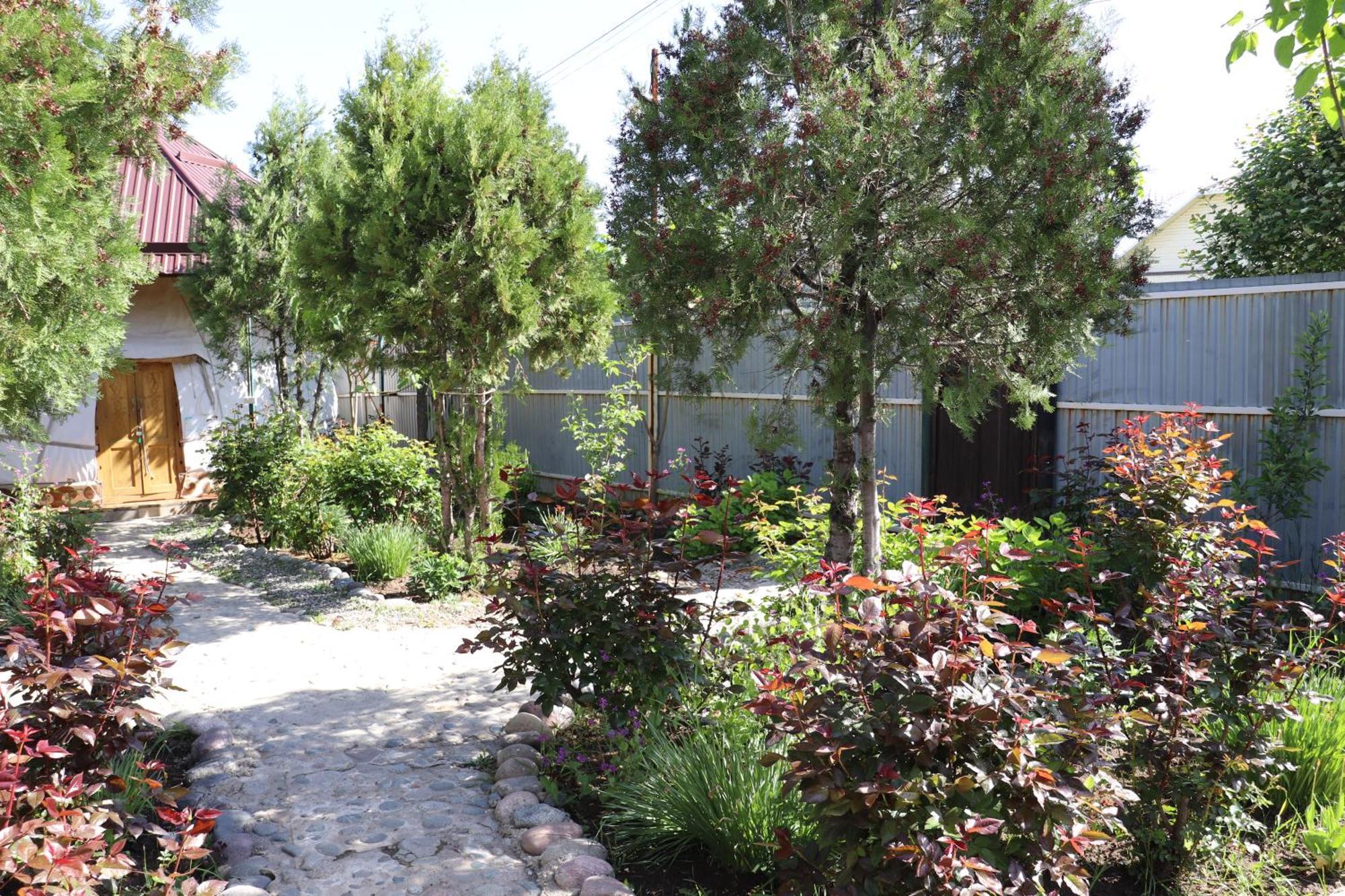 Happy Nomads Yurts & Hostel Karakol Exterior foto